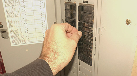 Turning off home electricity at breaker box after flooding